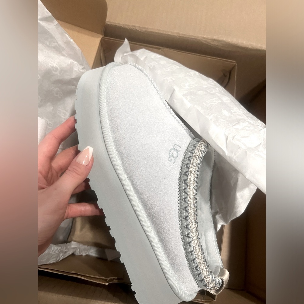Ugg Taz Platform Size 9 Rare Goose Color